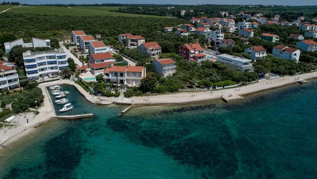 Apartmani Sollei بيتريتْشاني المظهر الخارجي الصورة